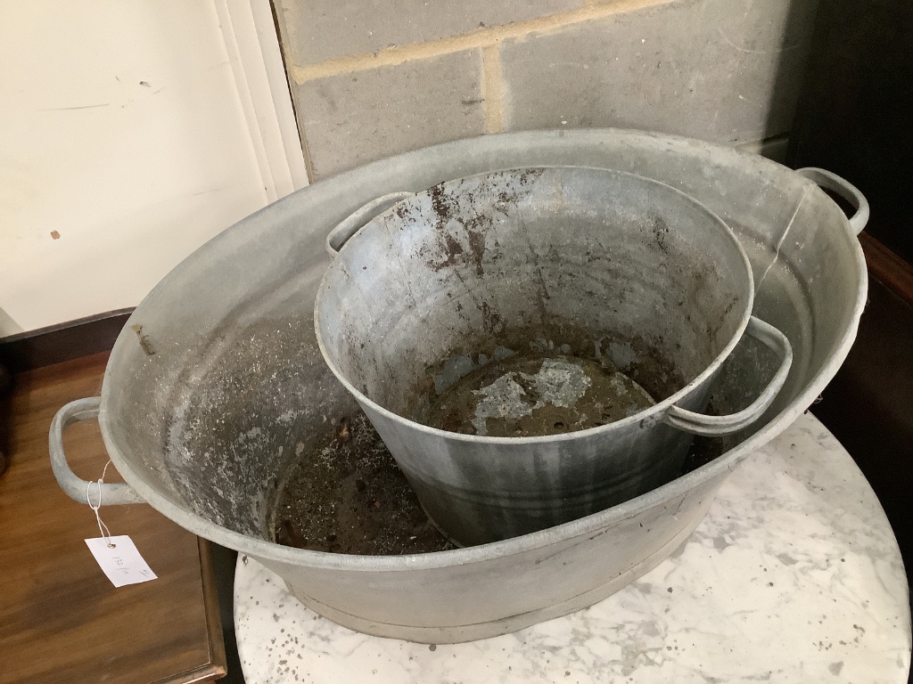 Two galvanised tubs, larger width 80cm, together with four watering cans